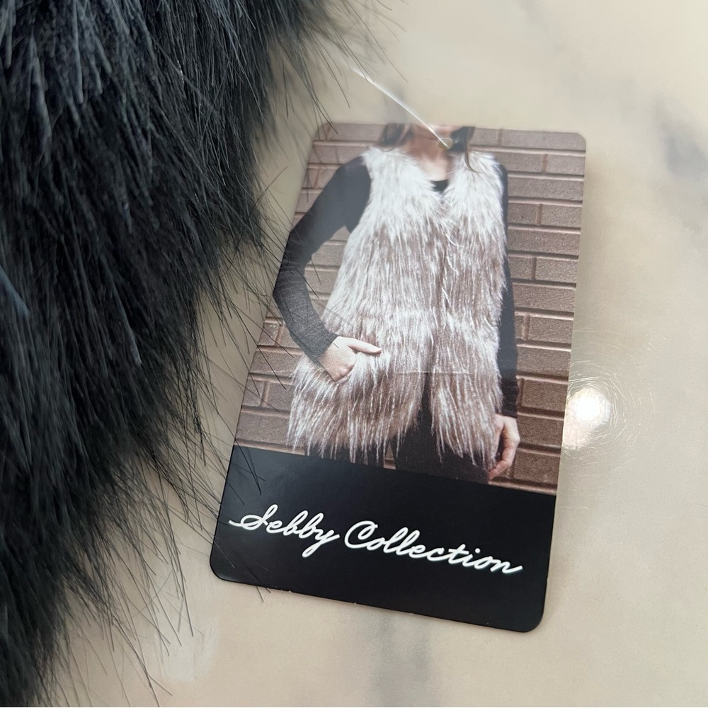 Sebby Collection Faux Fur Vest. - Picture 11 of 14